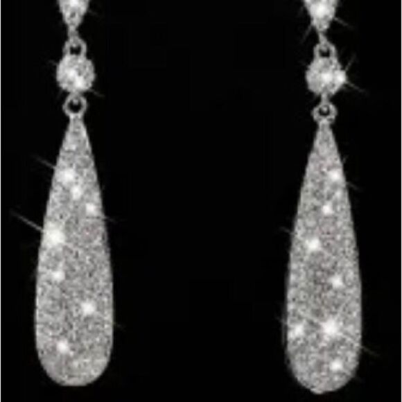 ✨ Stuning silver sparkling crystal drop dangle earrings ✨ - Picture 2 of 2